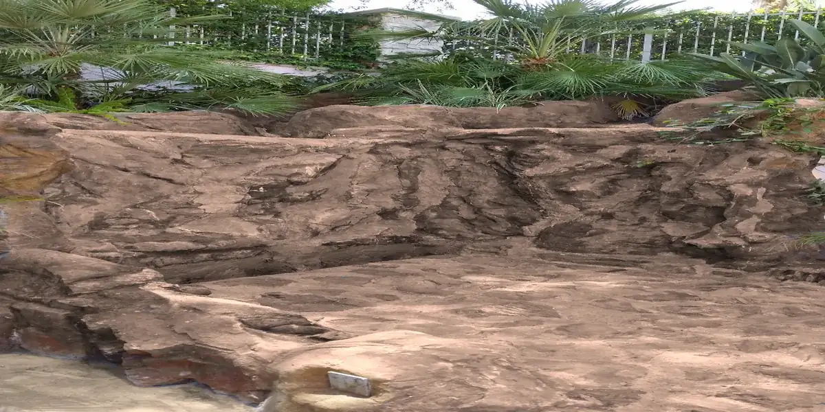 Masonry pool coping and tile edge layout