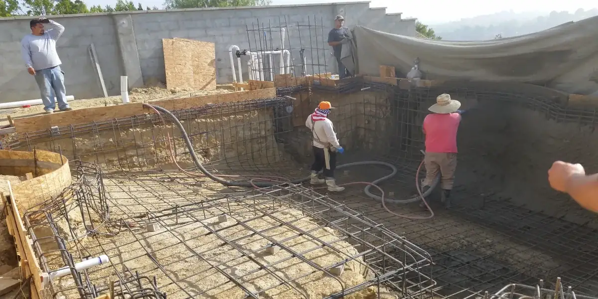 Spraying Gunite