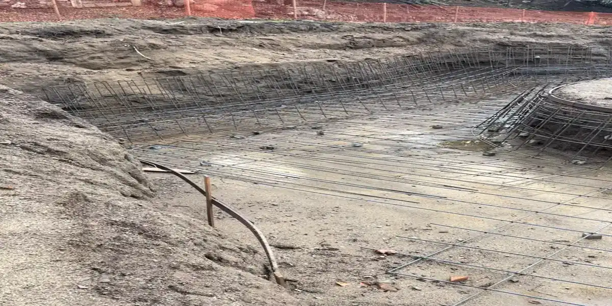 Luxury shotcrete pool with spa in Beverly Hills
