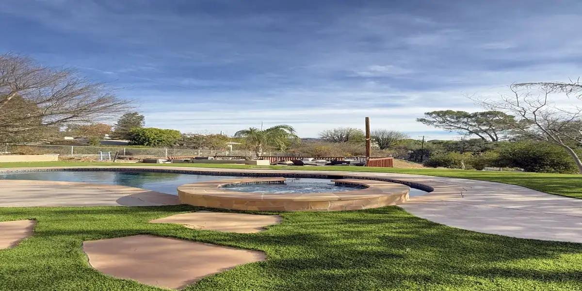 Gunite pool with natural flagstone deck and integrated spa in Calabasas California
